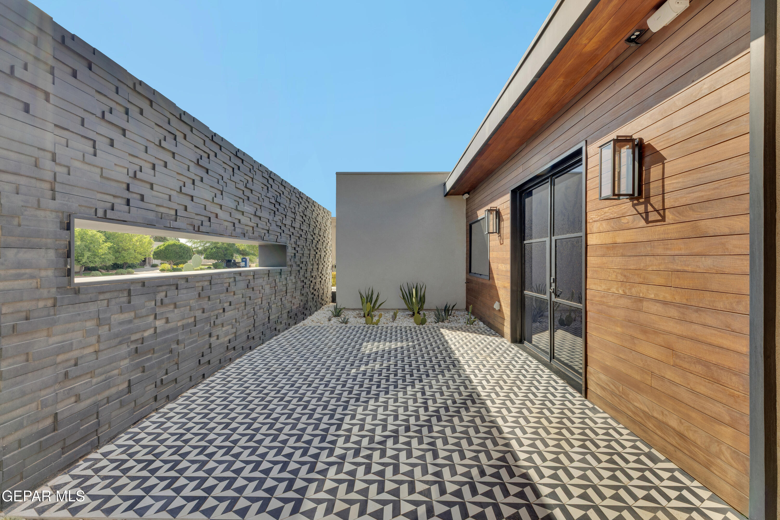 401 WILLOW GLEN Drive