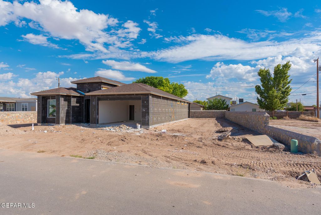 Photo of 350 Villa Bonita Road, Clint, TX 79836 (MLS # 931918)