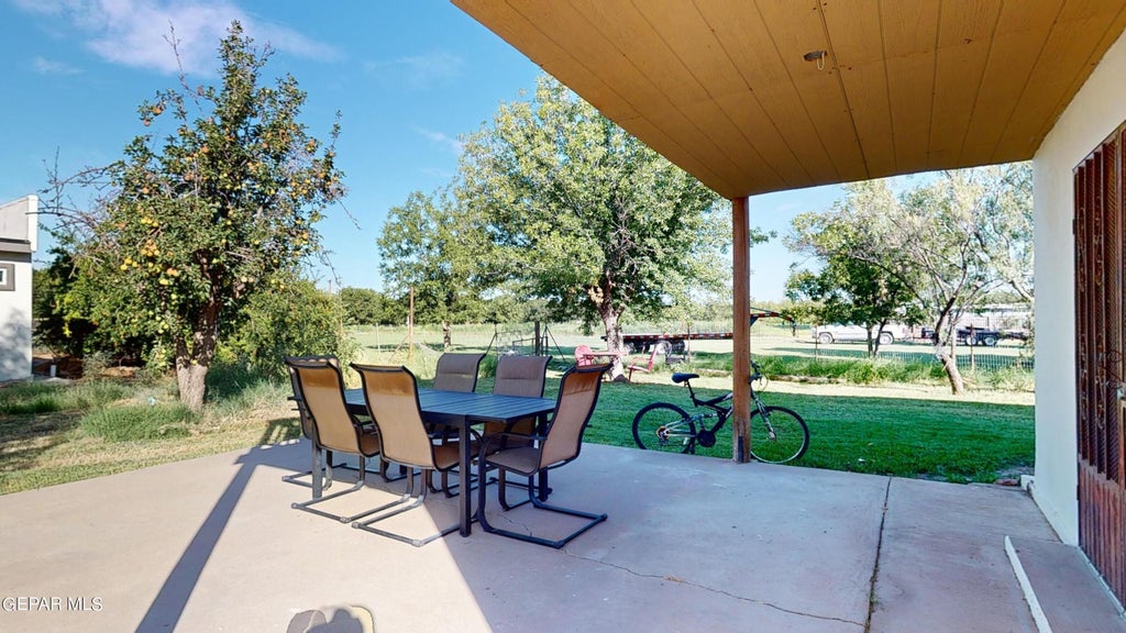 Photo of 12421 N LOOP Drive, Clint, TX 79836 (MLS # 951271)