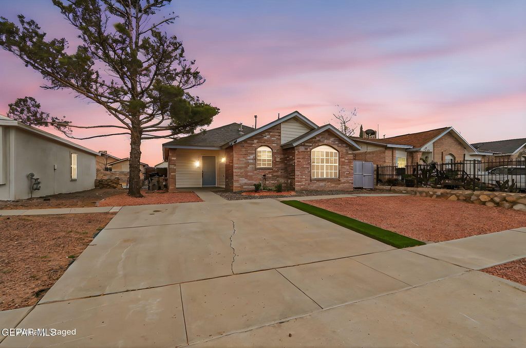 Photo of 12104 TOWER VIEW Drive, El Paso, TX 79936 (MLS # 943230)