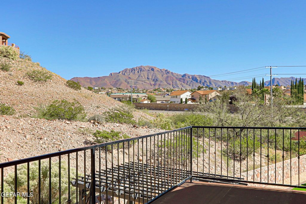 Photo of 1604 PLAZA DEL SOL Court, El Paso, TX 79911 (MLS # 940183)