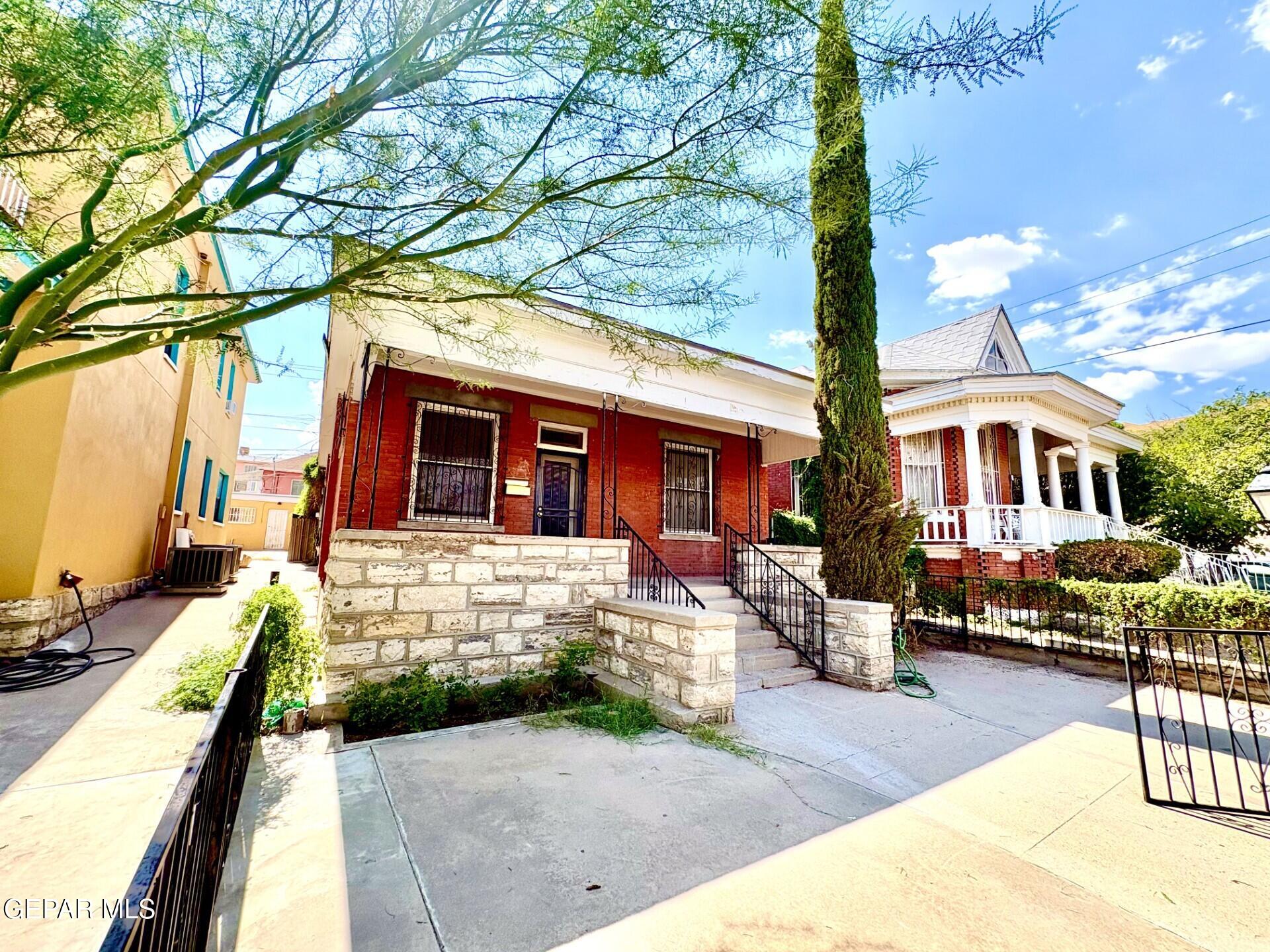 1219 N LAUREL Street