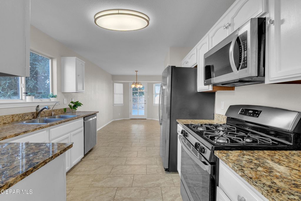 Photo of 424 Cactus Crossing Dr Dr, Horizon City, TX 79928 (MLS # 934546)