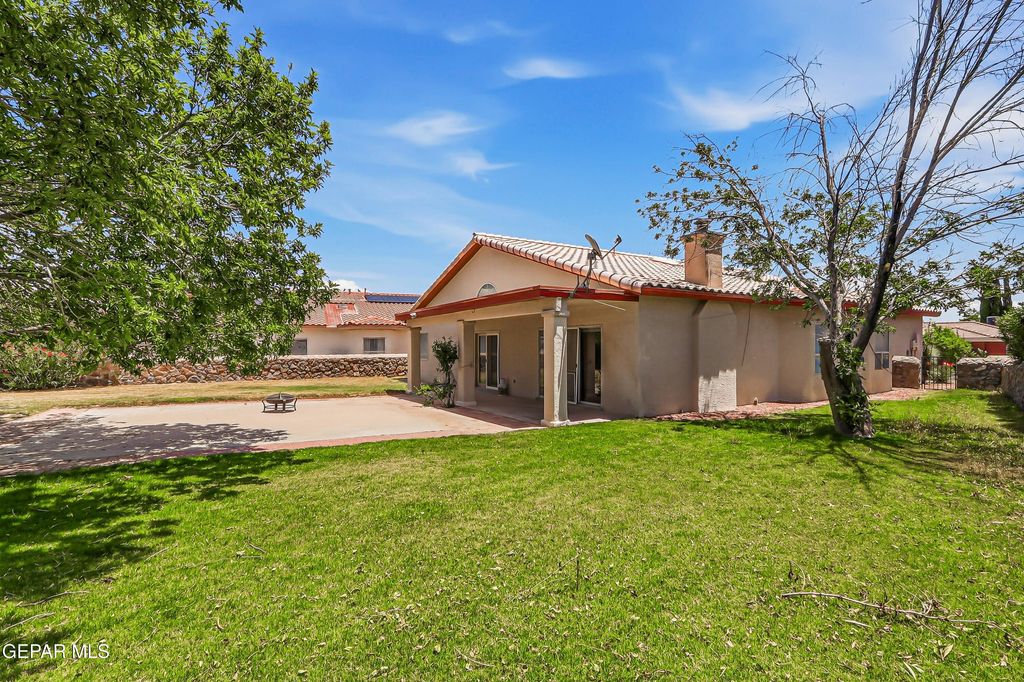Photo of 252 Avenue Mirador, Santa Teresa, NM 88008 (MLS # 944556)