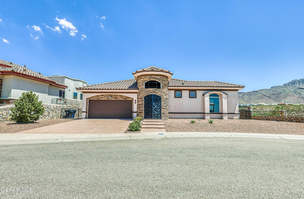 Photo of 1400 FRANKLIN DELL Street, El Paso, TX 79912 (MLS # 949672)