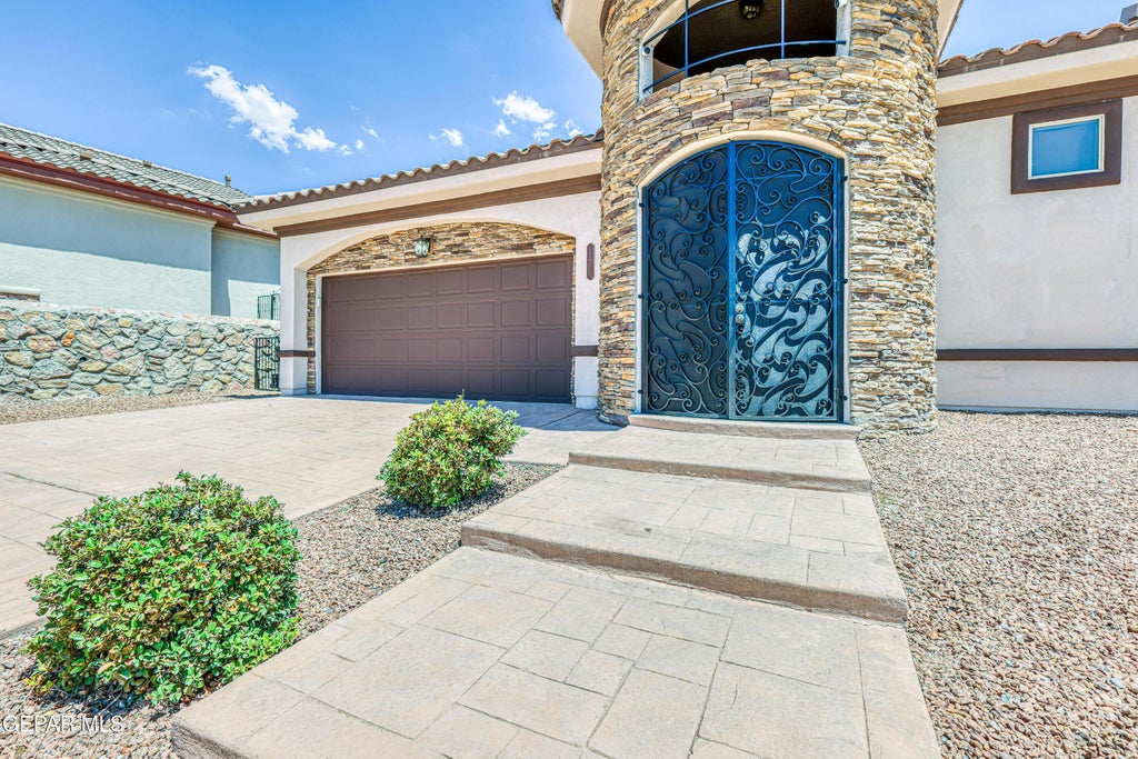 Photo of 1400 FRANKLIN DELL Street, El Paso, TX 79912 (MLS # 949672)