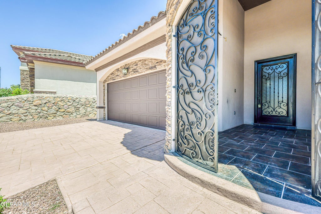 Photo of 1400 FRANKLIN DELL Street, El Paso, TX 79912 (MLS # 949672)