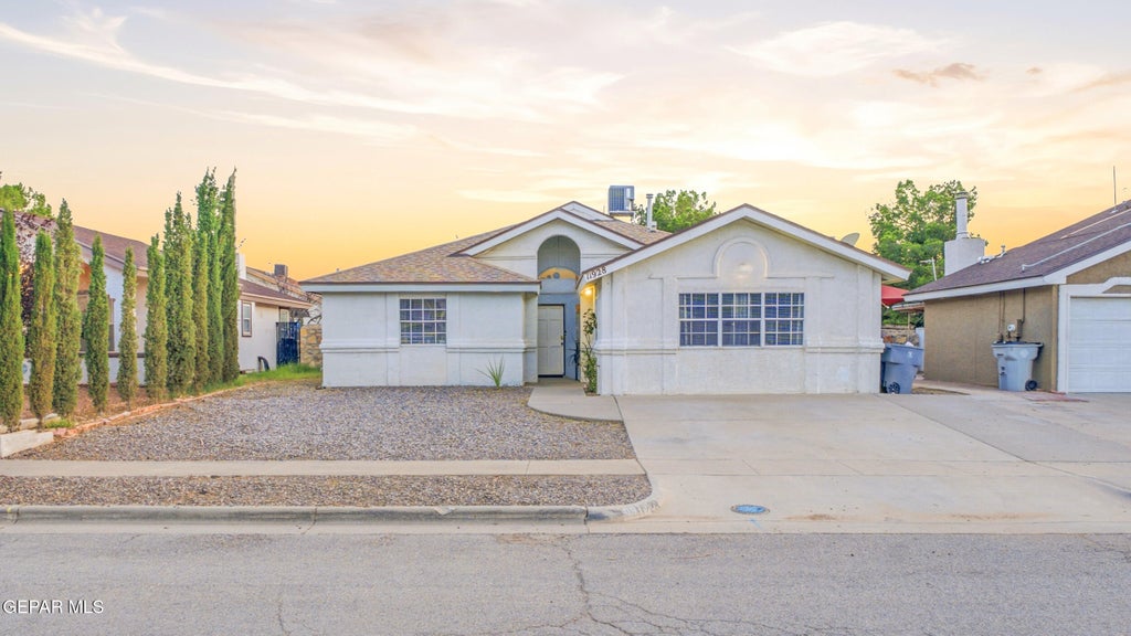 Photo of 11928 McAuliffe Drive, El Paso, TX 79936 (MLS # 953083)