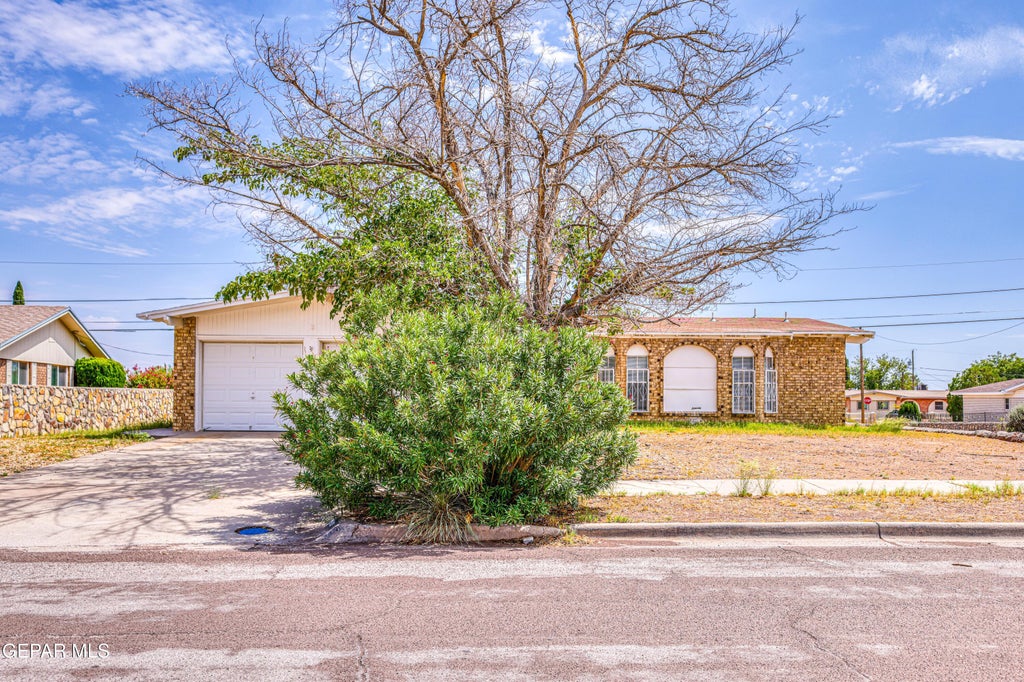 Photo of 10200 GALAHAD Way, El Paso, TX 79924 (MLS # 951254)