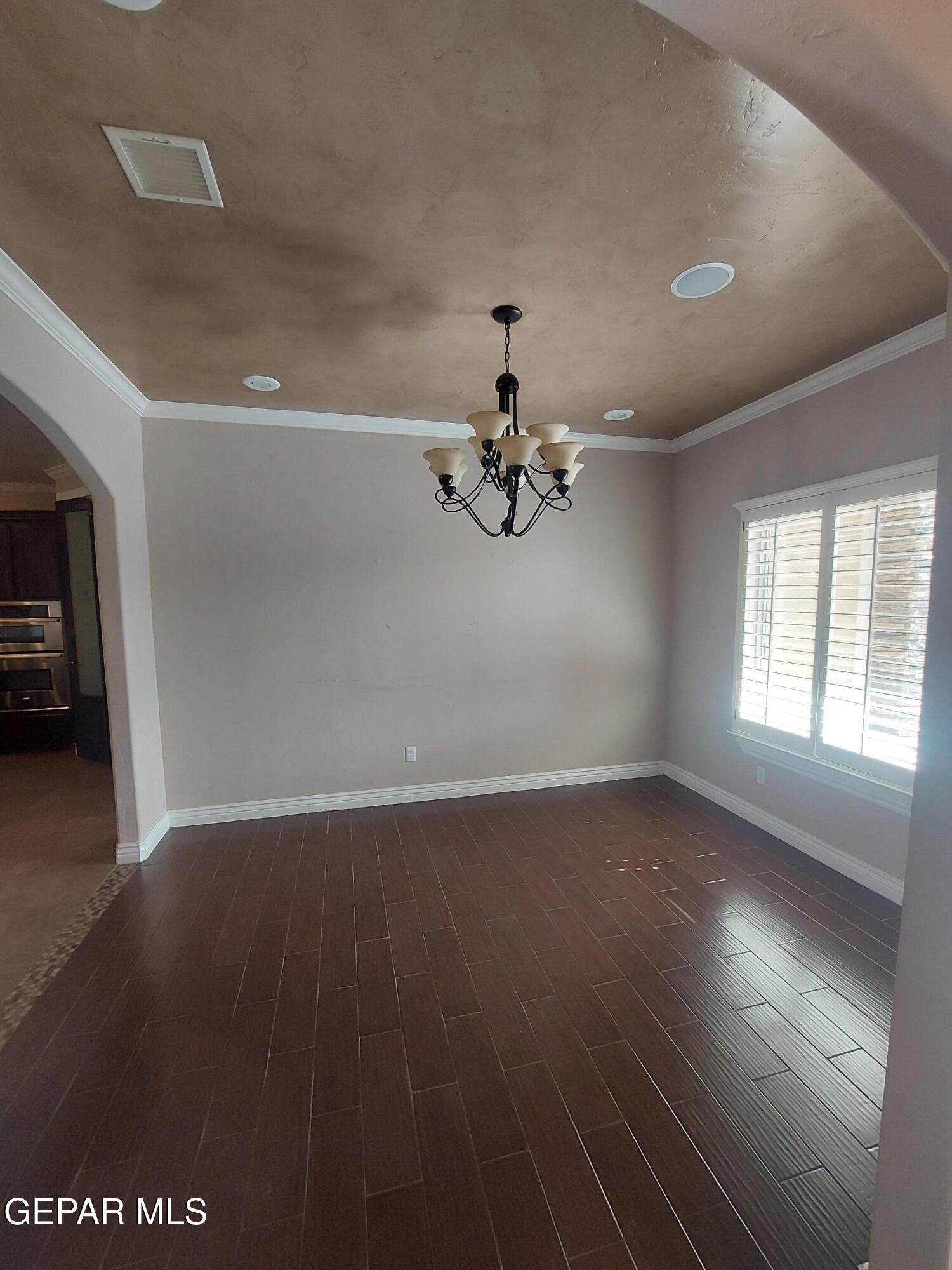 7243 CANYON WREN Avenue