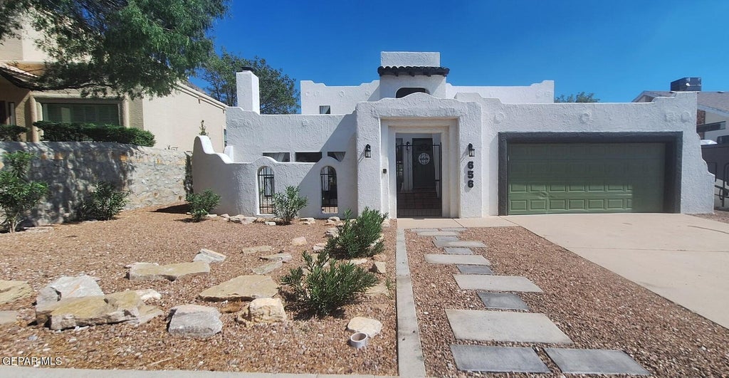 Photo of 656 MOONDALE Drive, El Paso, TX 79912 (MLS # 950092)