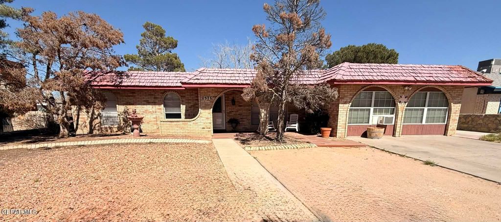 Photo of 1576 Kenazo Avenue, Horizon City, TX 79928 (MLS # 939305)