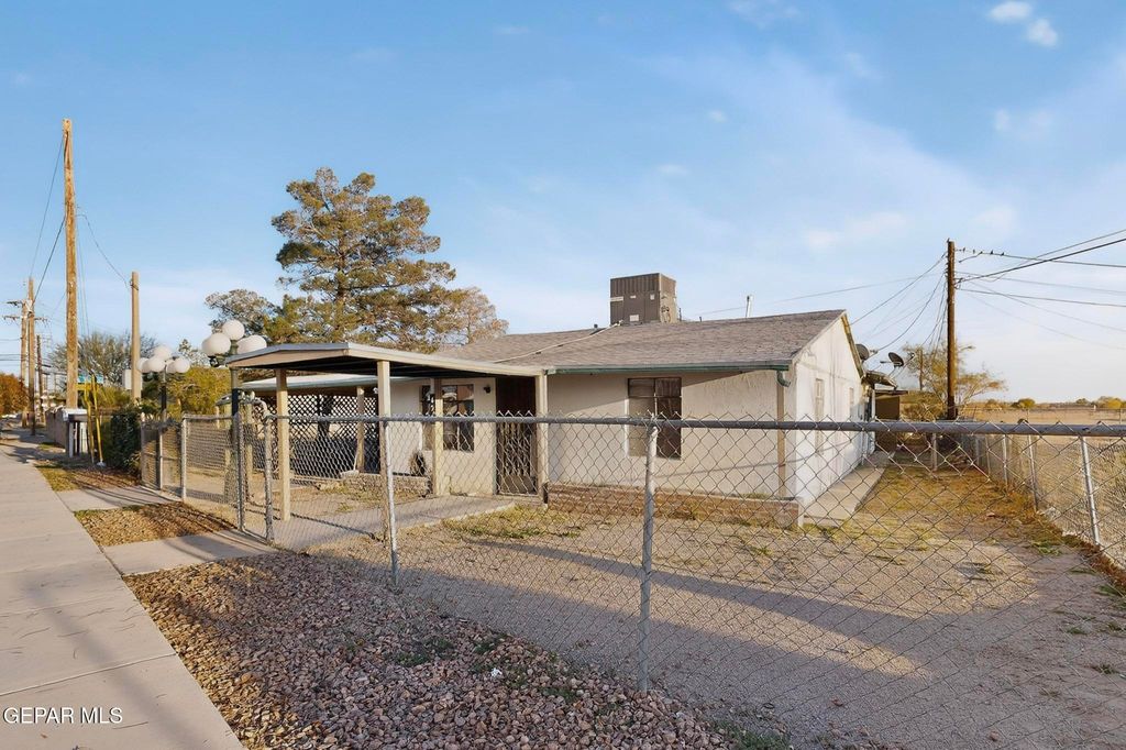 Photo of 424 LOMALAND Drive, El Paso, TX 79907 (MLS # 934751)