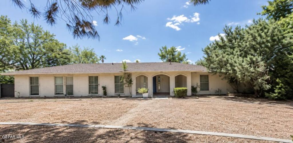 Photo of 707 W SUNSET Road, El Paso, TX 79922 (MLS # 944777)