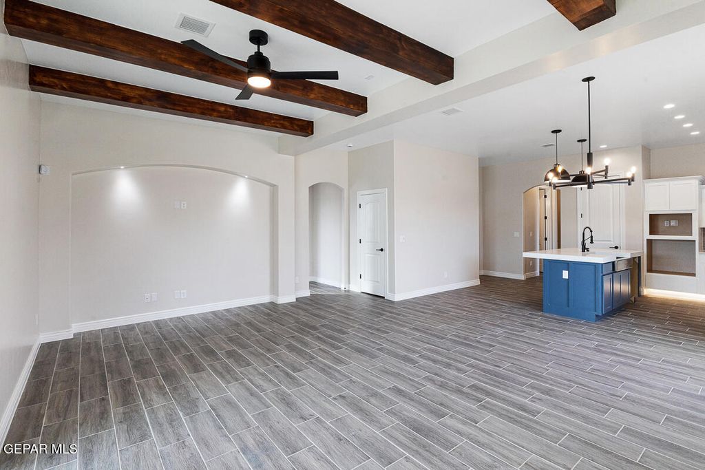 Photo of 652 Paseo De La Reina Street, Horizon City, TX 79928 (MLS # 932550)