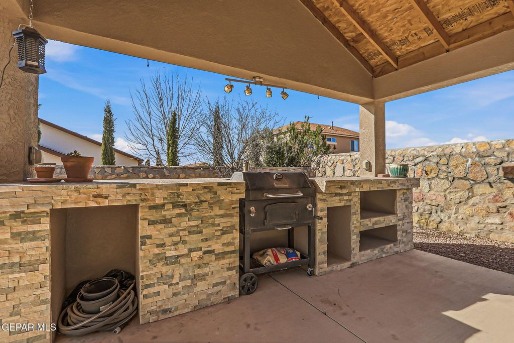 Photo of 804 LOGI SHEPPHARD Avenue, Anthony, TX 79821 (MLS # 939308)