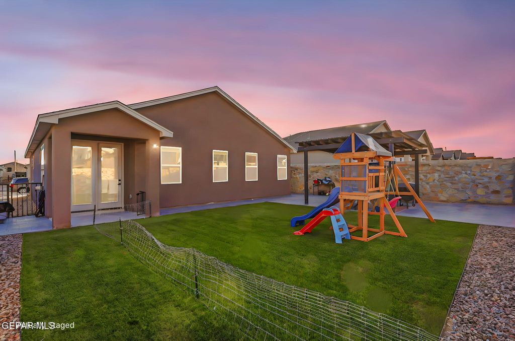 Photo of 756 Calle Escondida, Sunland Park, NM 88063 (MLS # 938652)