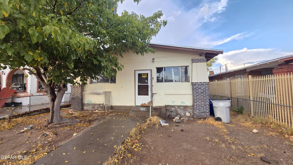 Photo of 3219 MOUNTAIN Avenue, El Paso, TX 79930 (MLS # 950983)