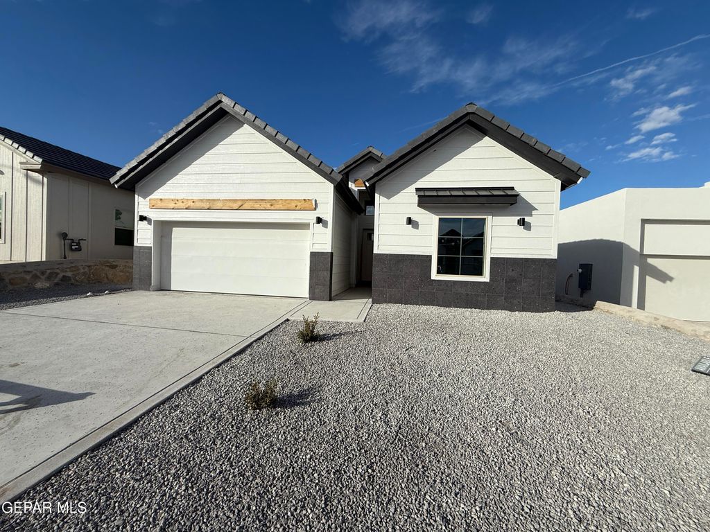 Photo of 1137 Brass Hill Avenue, Santa Teresa, NM 88008 (MLS # 934613)