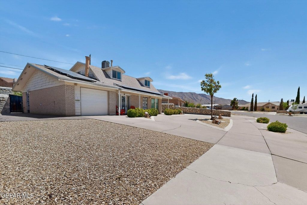 Photo of 537 RIDGEMONT Drive, El Paso, TX 79912 (MLS # 942967)