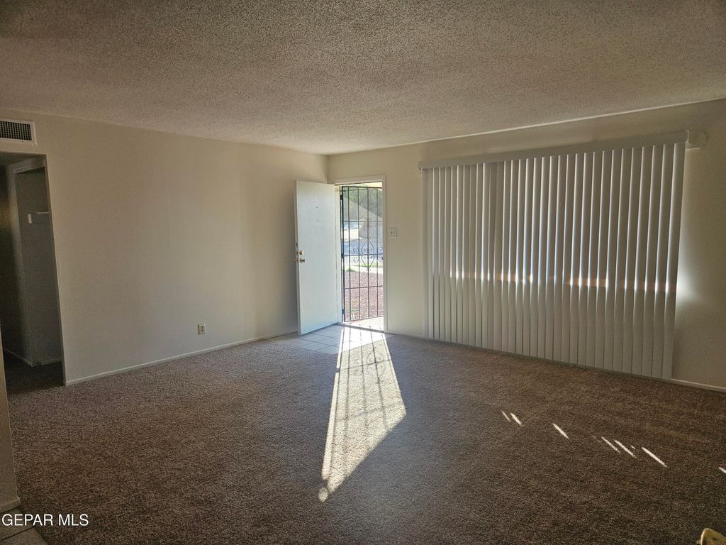 Photo of 517 DE SOTO Avenue, El Paso, TX 79912 (MLS # 937556)