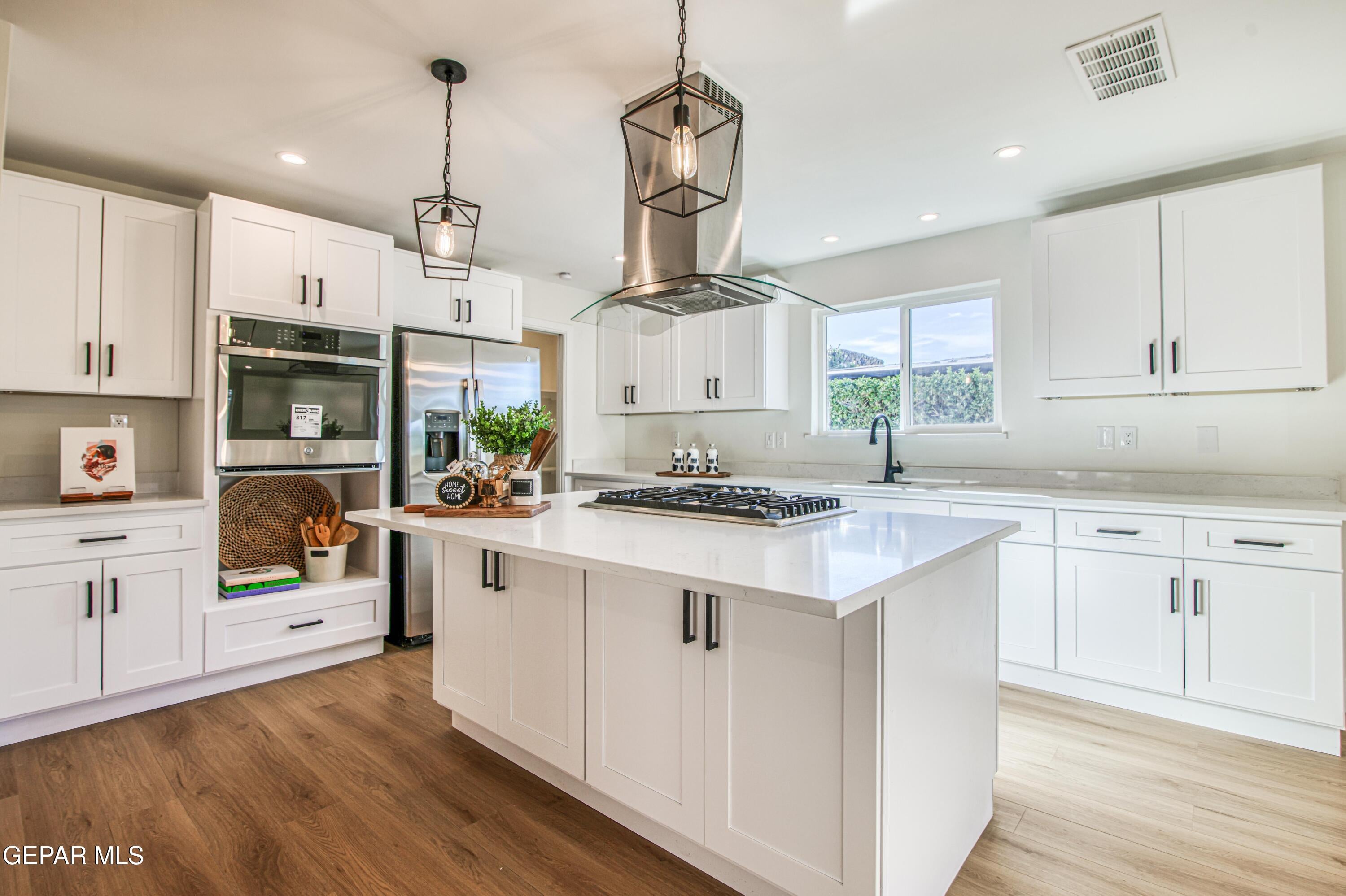 1210 LA CRUZ Drive