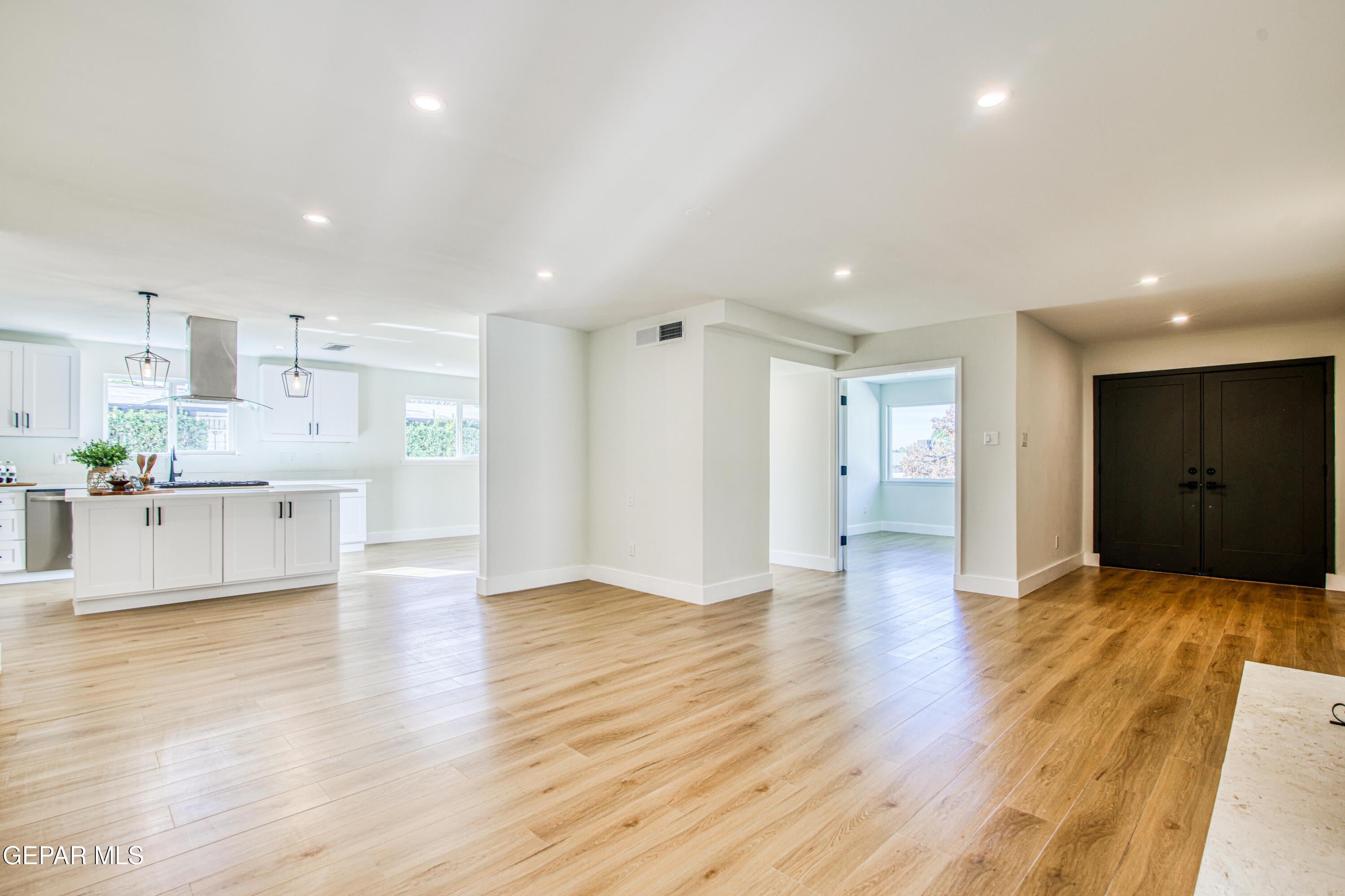 1210 LA CRUZ Drive