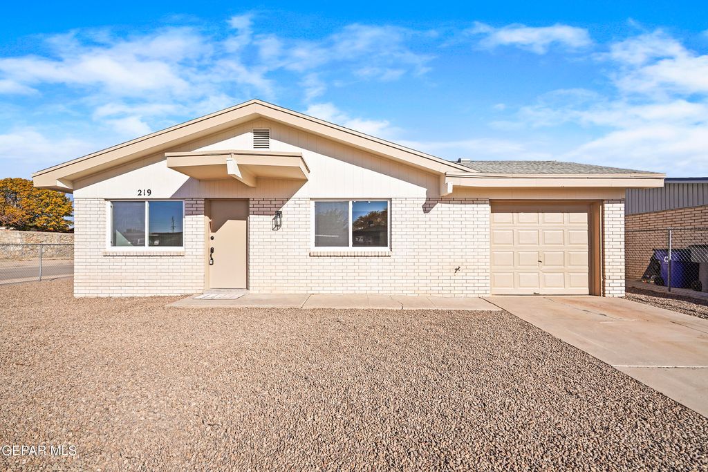 Photo of 219 CARIBE Circle, El Paso, TX 79927 (MLS # 934948)