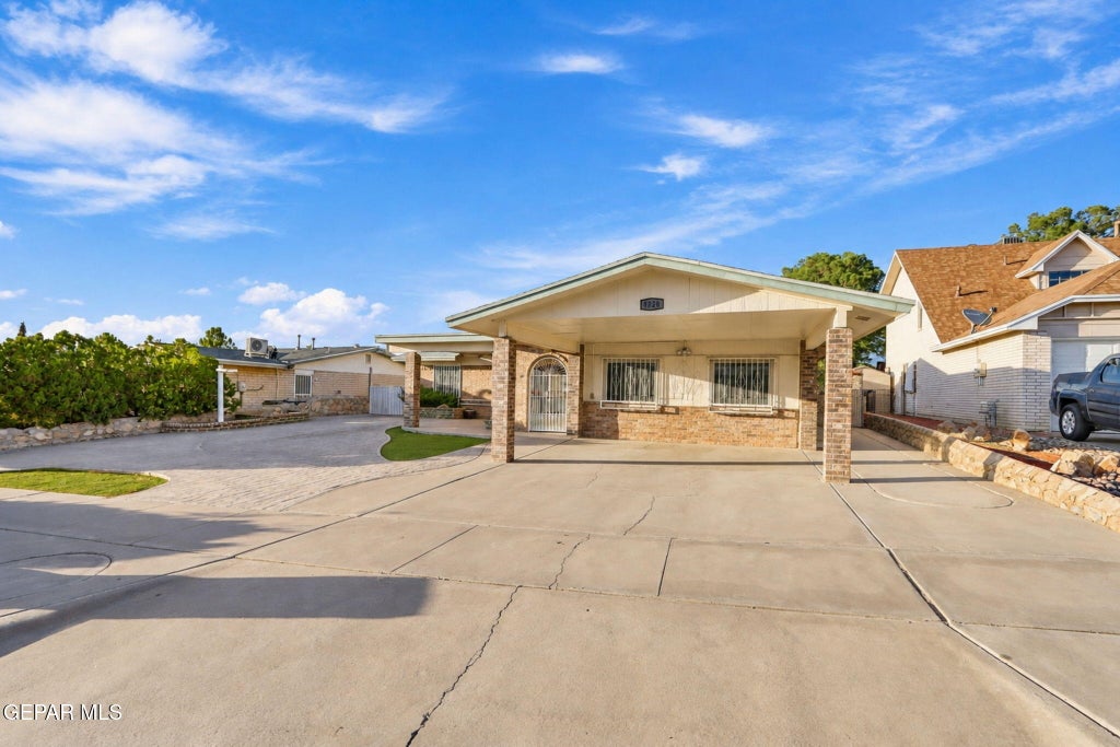 Photo of 8528 SARATOGA Drive, El Paso, TX 79912 (MLS # 950808)