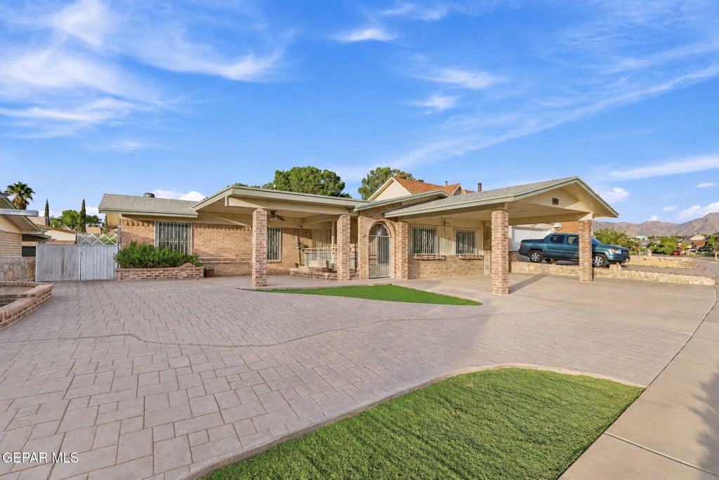 Photo of 8528 SARATOGA Drive, El Paso, TX 79912 (MLS # 950808)