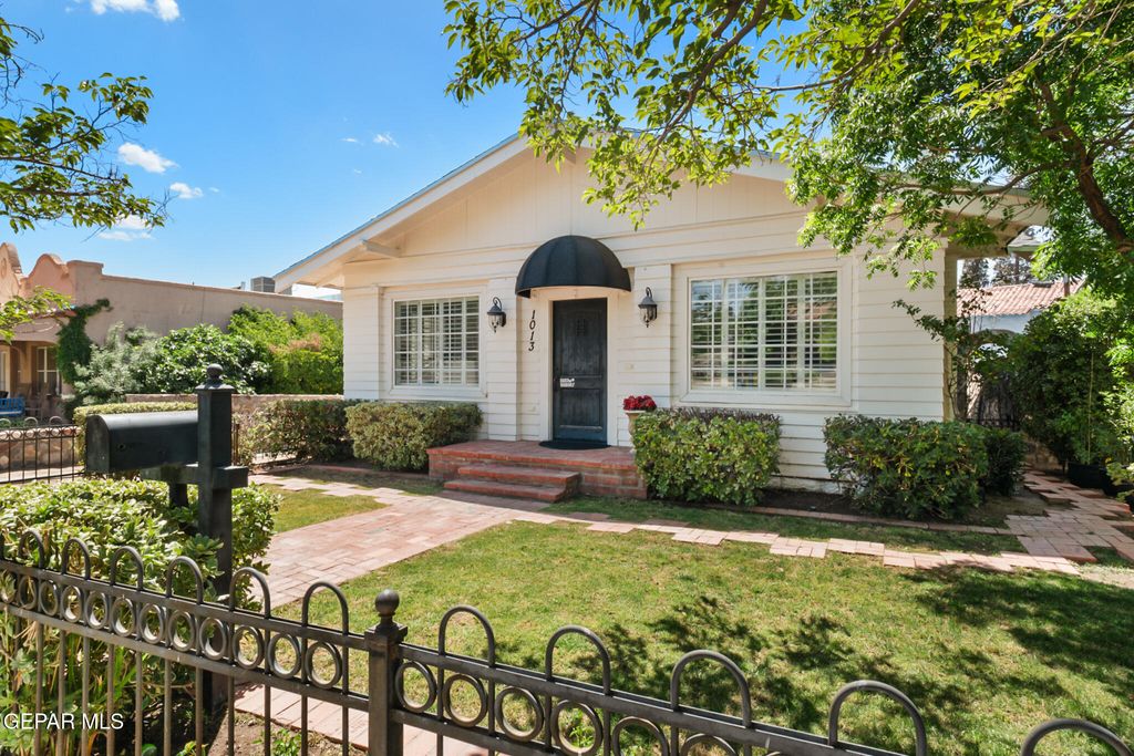 Photo of 1013 PARK Road, El Paso, TX 79902 (MLS # 944005)