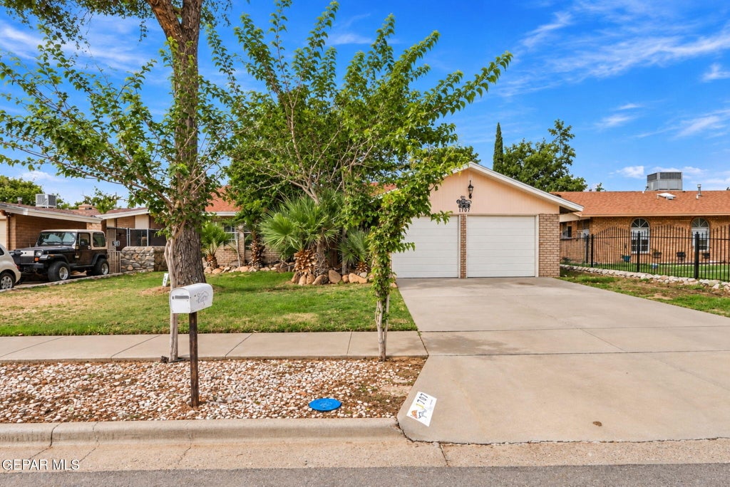 Photo of 1707 RUSS RANDALL Street, El Paso, TX 79936 (MLS # 952213)