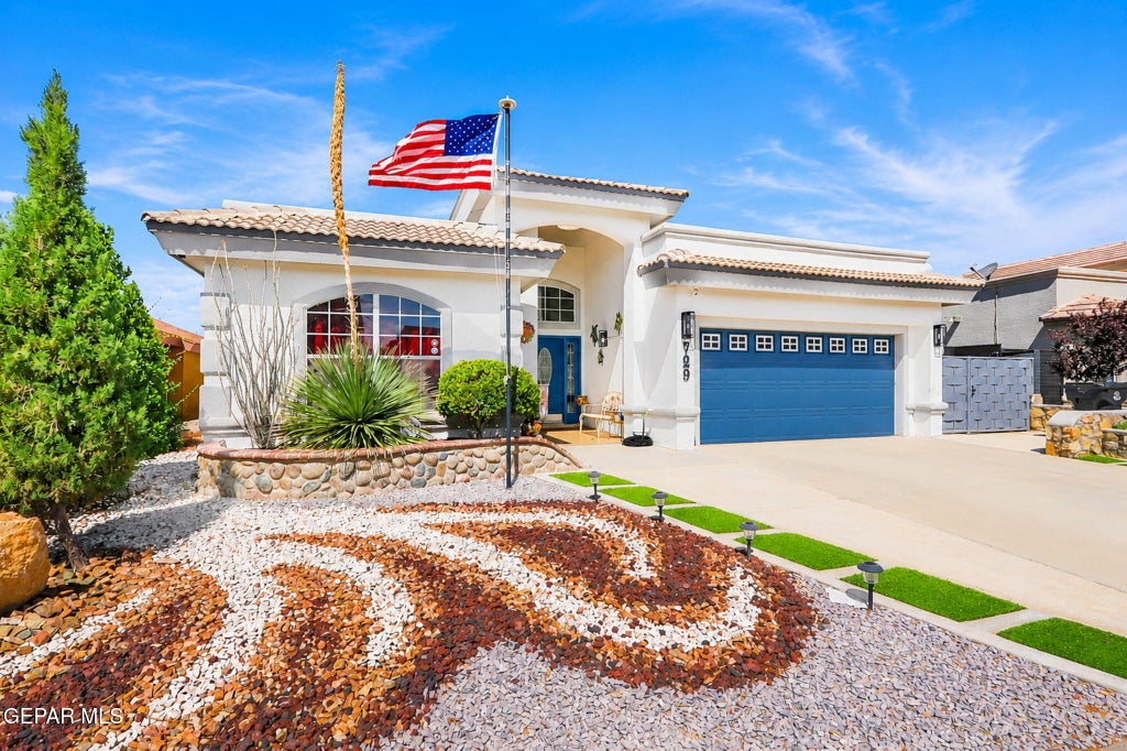 Photo of 729 DESERT SILVER Drive, Horizon City, TX 79928 (MLS # 949866)