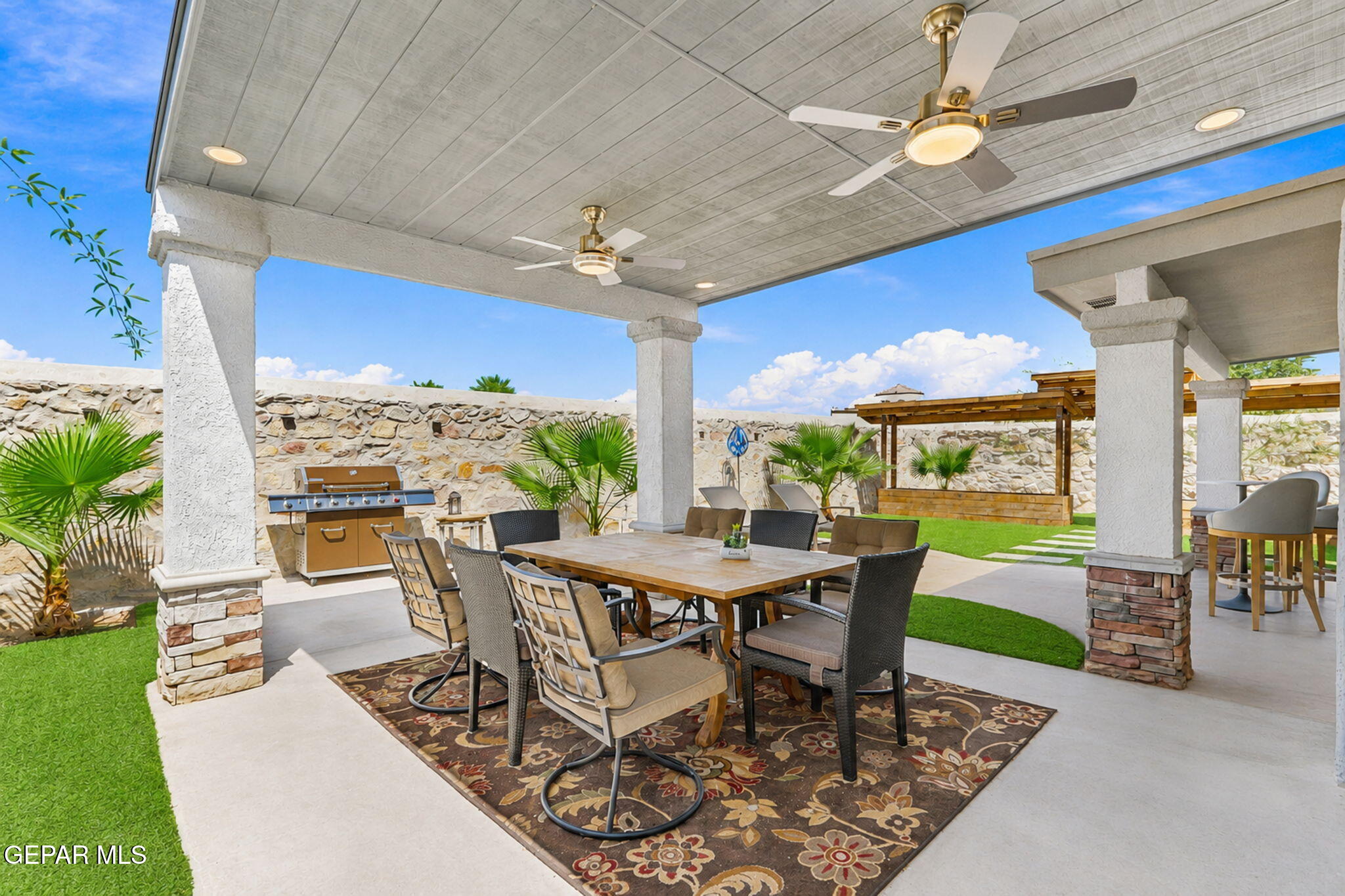 729 DESERT SILVER Drive