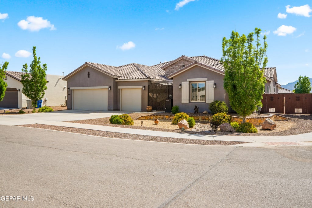 Photo of 5880 VALLE DE PAZ Avenue, El Paso, TX 79932 (MLS # 943184)