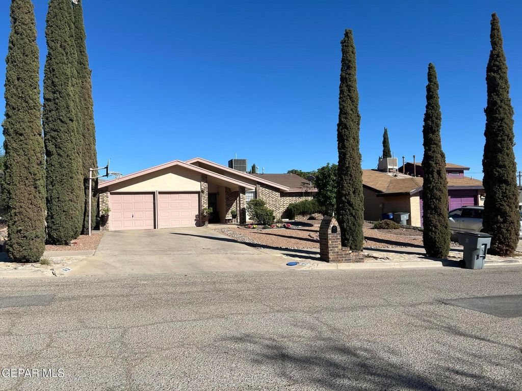 Photo of 612 MARY STUART Drive, El Paso, TX 79912 (MLS # 940934)