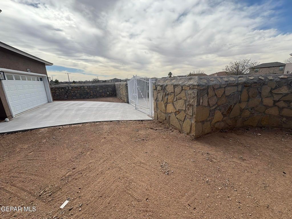 Photo of 1488 DUNLIN Place, El Paso, TX 79928 (MLS # 939072)
