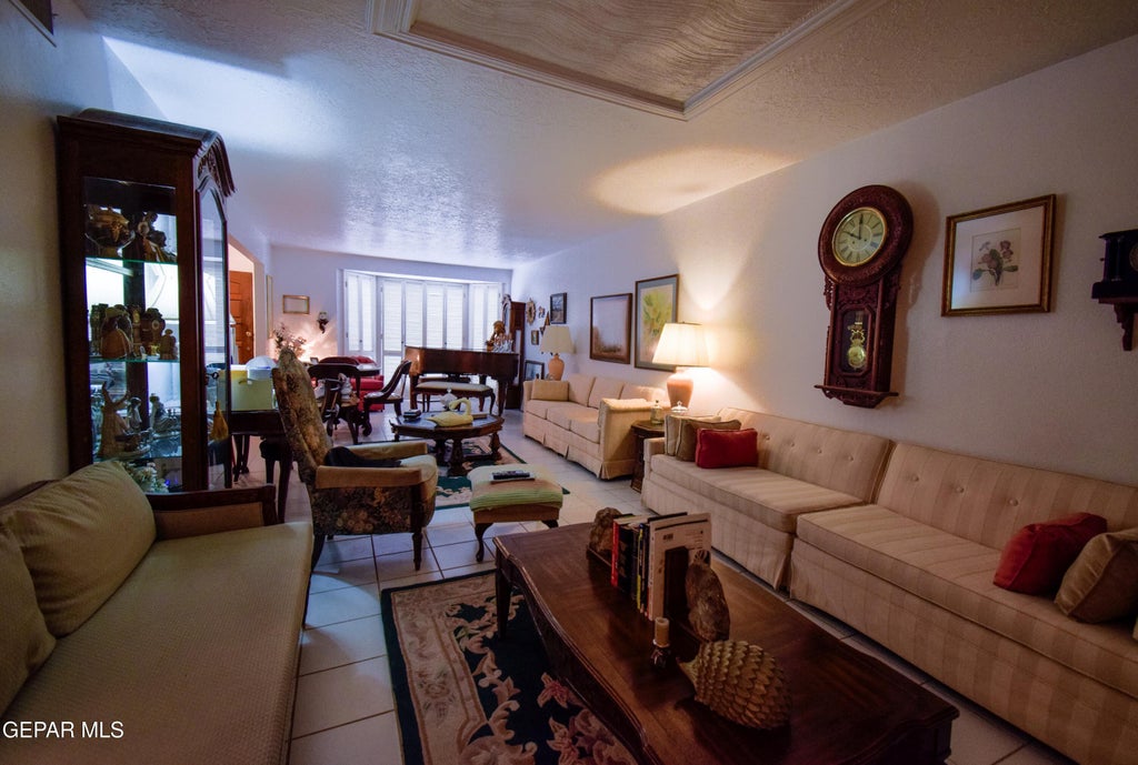Photo of 121 FOUNTAIN Road, El Paso, TX 79912 (MLS # 947903)