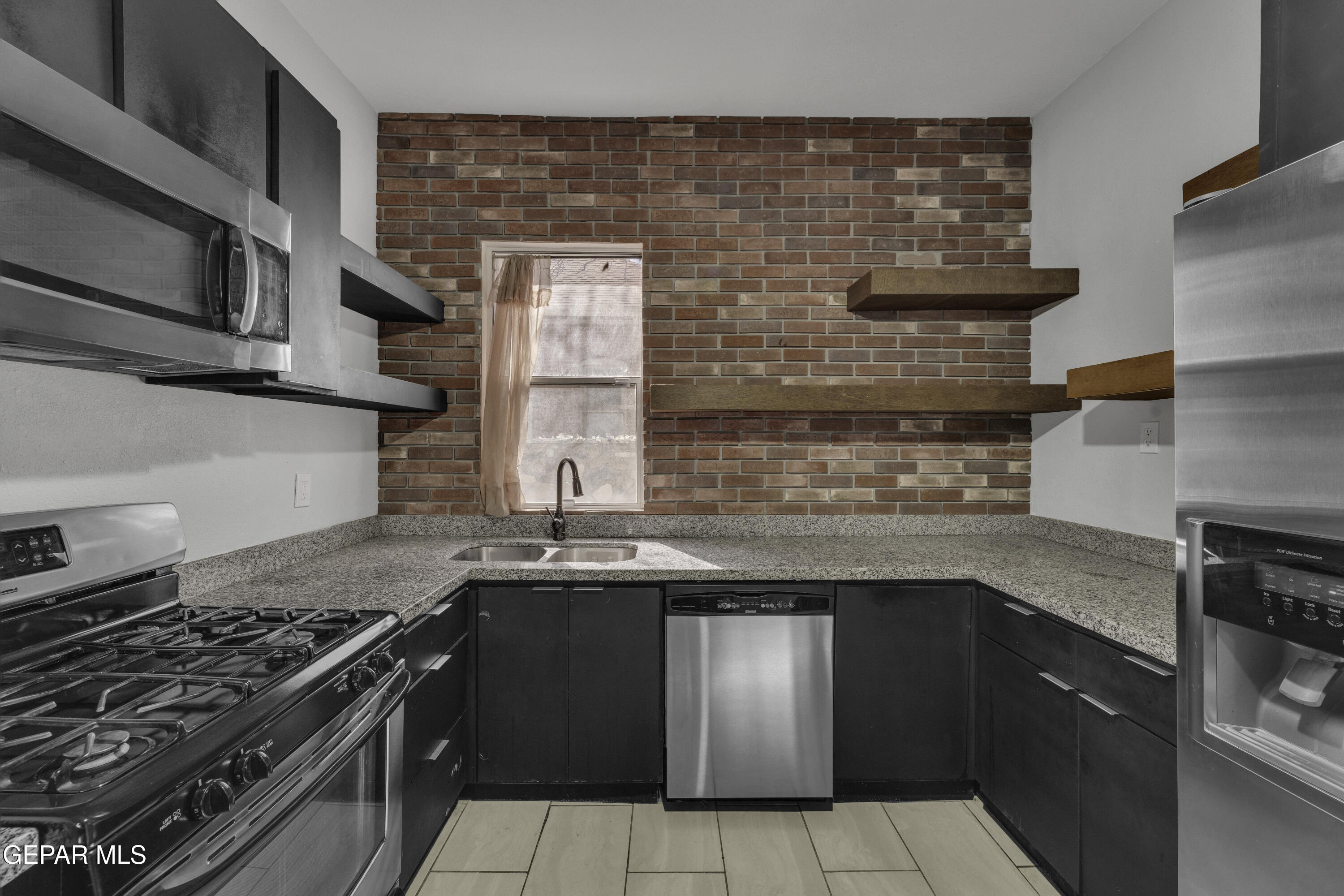 1305 E RIO GRANDE Avenue