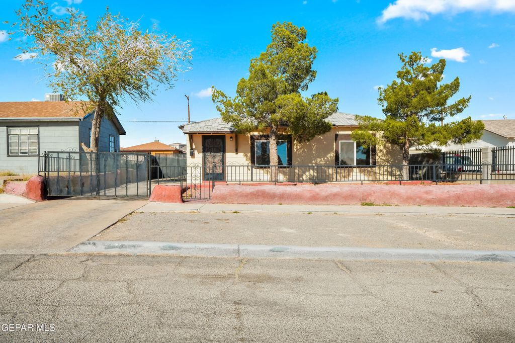 Photo of 3709 KEMP Avenue, El Paso, TX 79904 (MLS # 935106)