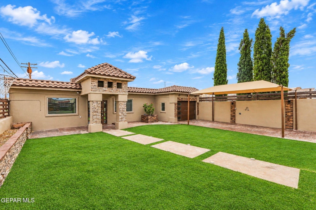 Photo of 110 S GIBRALTAR Drive, El Paso, TX 79905 (MLS # 952299)