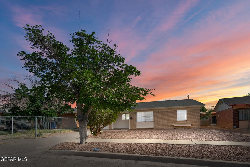 Photo of 5525 EDMONTON Avenue, El Paso, TX 79924 (MLS # 942809)