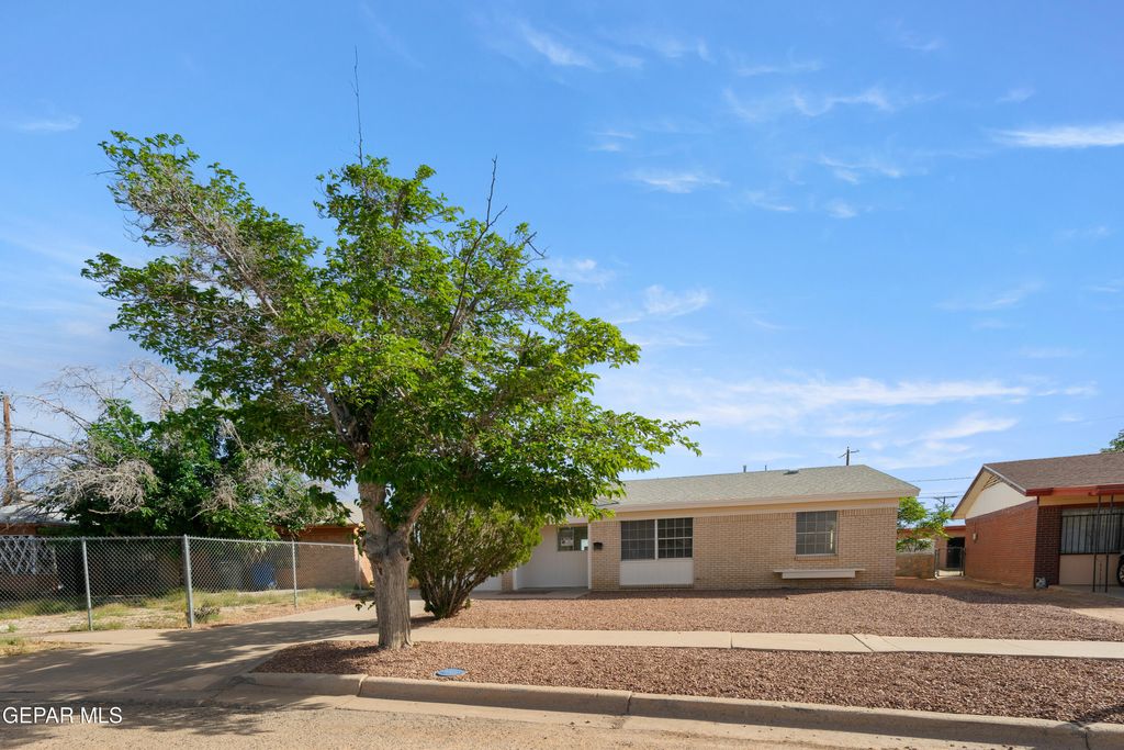 Photo of 5525 EDMONTON Avenue, El Paso, TX 79924 (MLS # 942809)