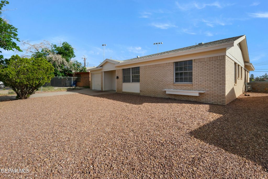 Photo of 5525 EDMONTON Avenue, El Paso, TX 79924 (MLS # 942809)