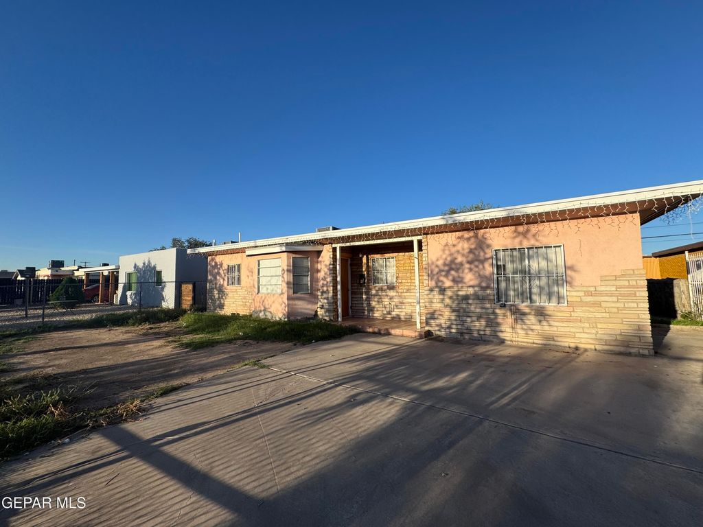 Photo of 521 ALICIA Drive, El Paso, TX 79905 (MLS # 932422)
