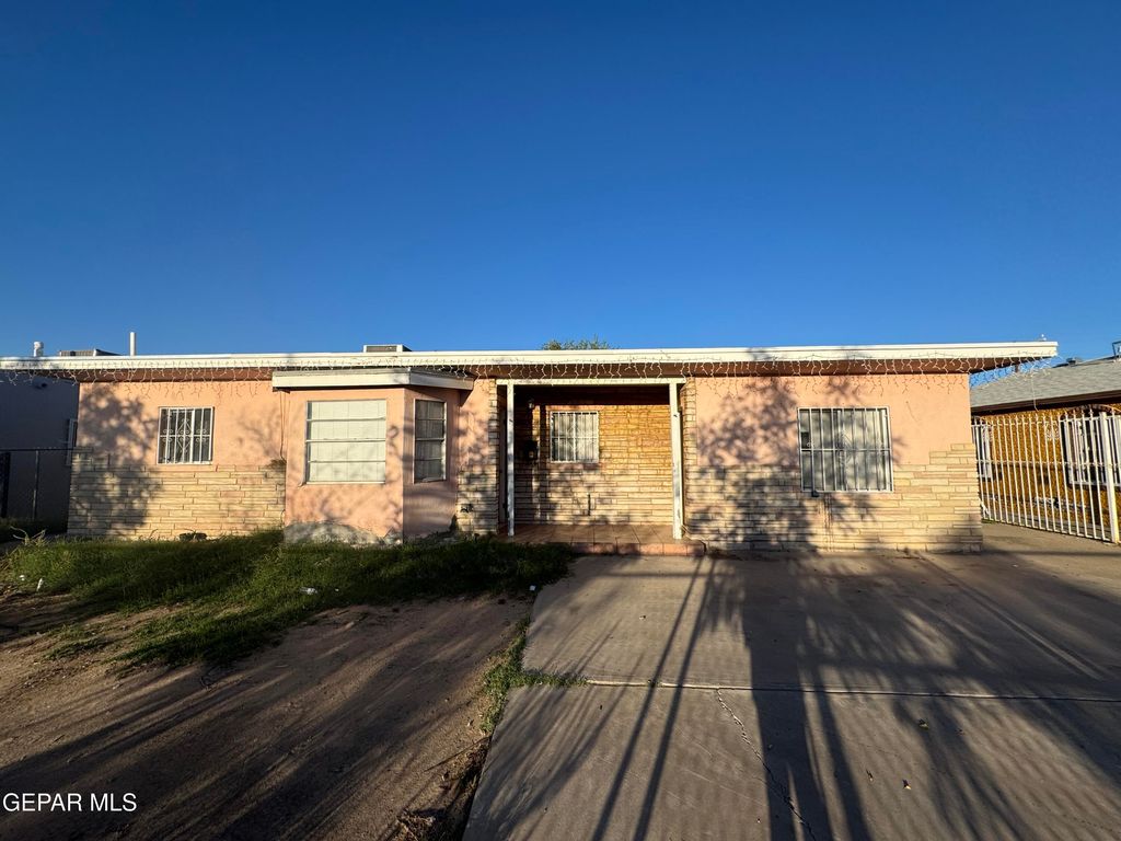 Photo of 521 ALICIA Drive, El Paso, TX 79905 (MLS # 932422)