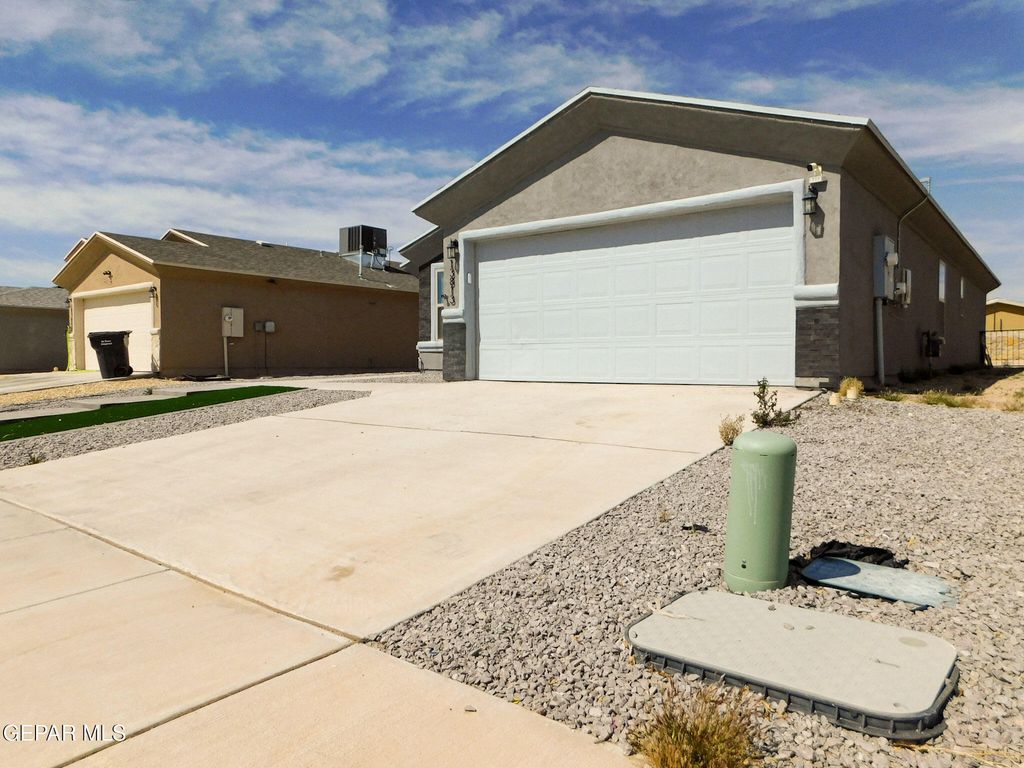 Photo of 13813 Flora Vista Avenue, Horizon City, TX 79928 (MLS # 939952)