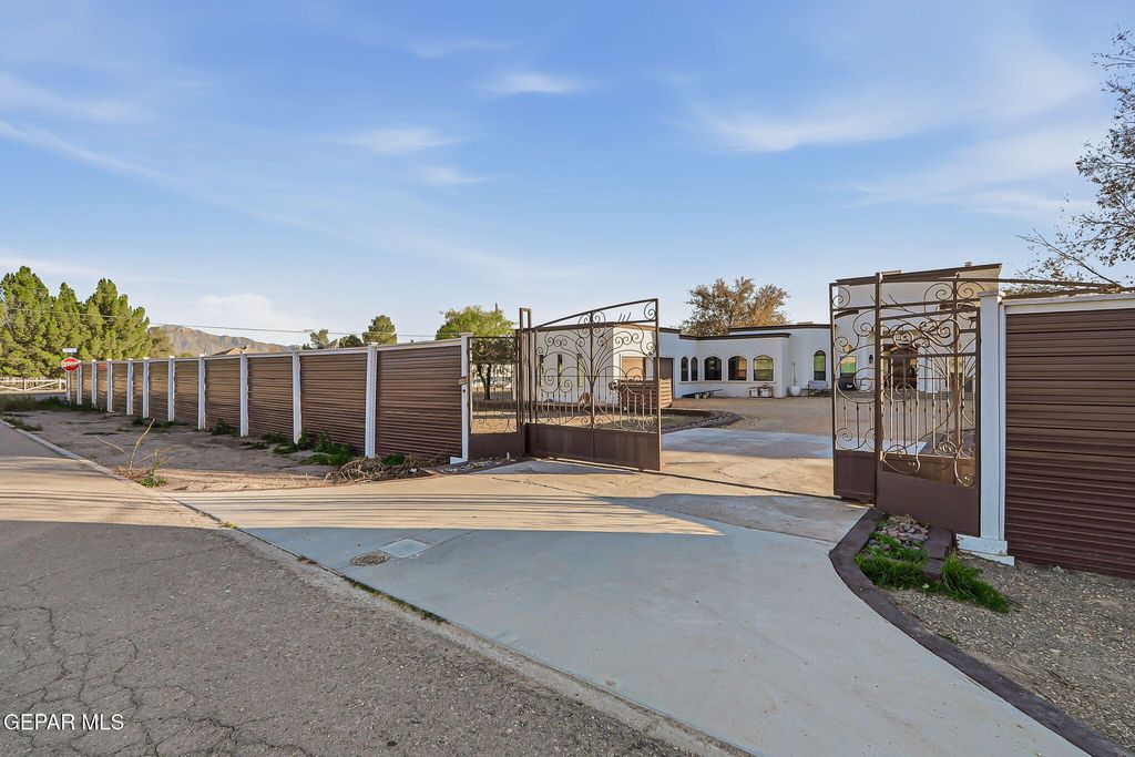 Photo of 800 SMOKEY RIDGE Court, El Paso, TX 79932 (MLS # 945069)