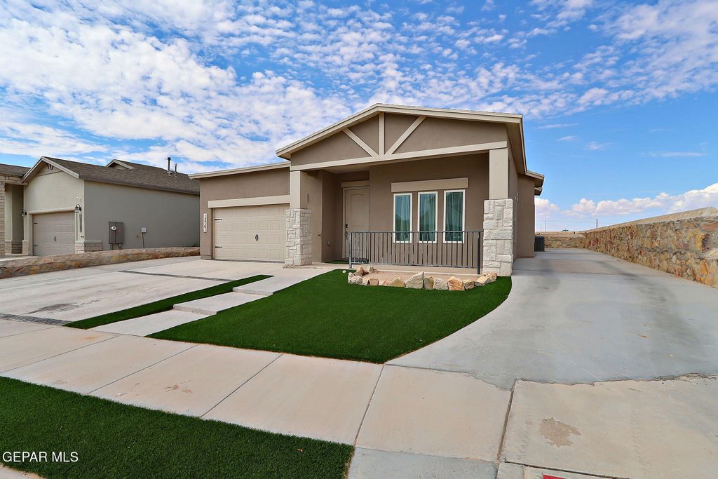 Photo of 13761 Villa Vista Avenue, Horizon City, TX 79928 (MLS # 931262)