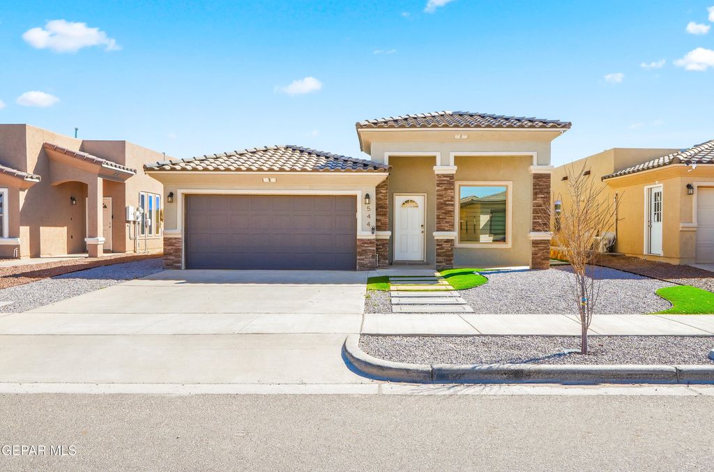 Photo of 544 Paseo Dulce Avenue, Horizon City, TX 79928 (MLS # 938653)